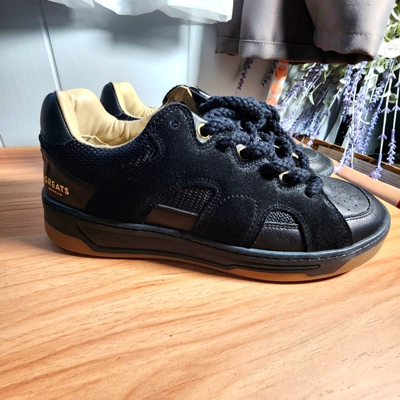 Greats Black Sneakers Sleek Leather Design Size 9